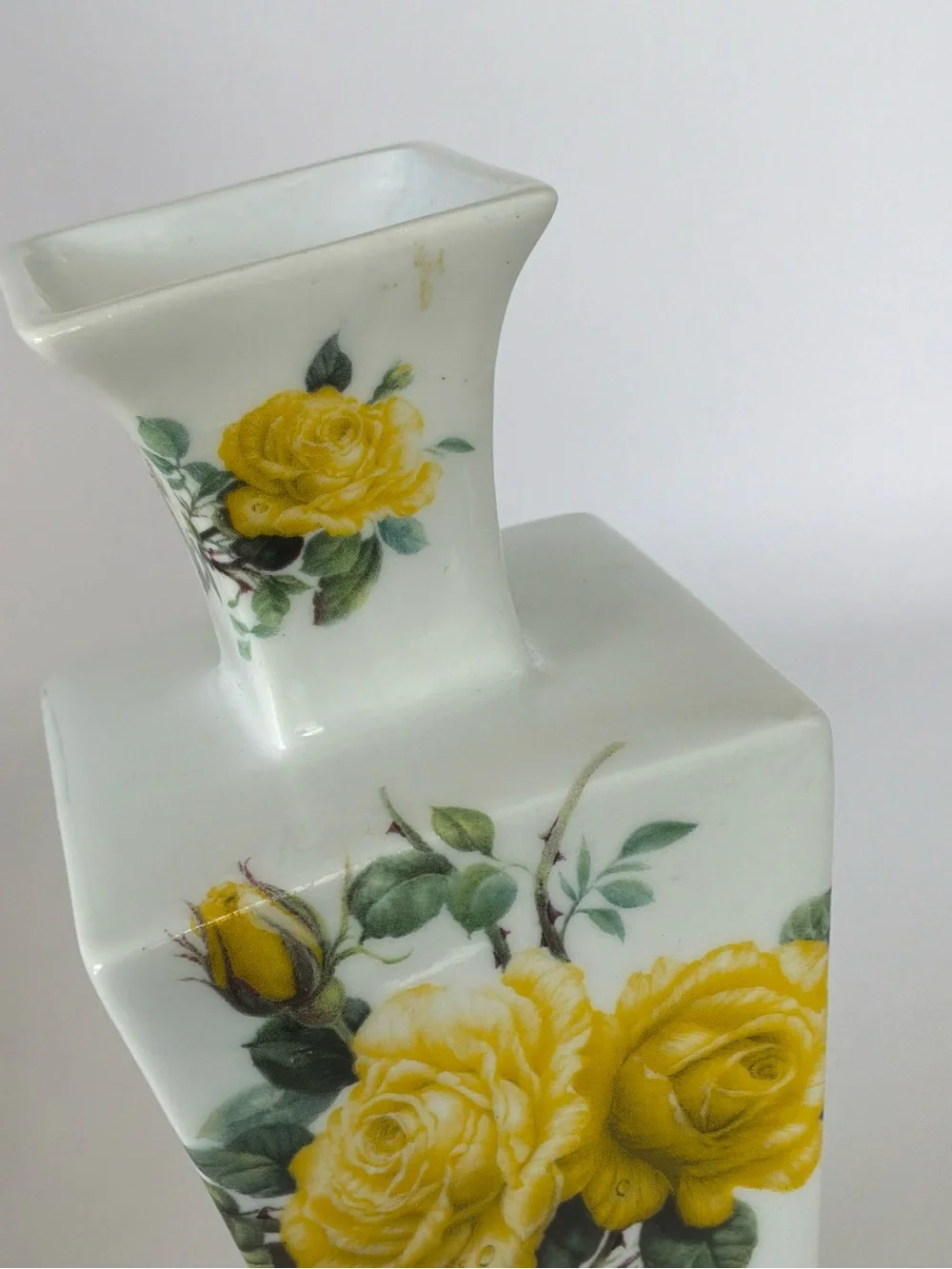 I. Godinger & Co. Yellow Rose Porcelain Square Vase Floral Décor